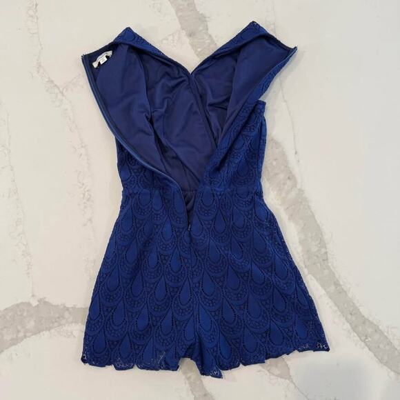Francesca's Lace Romper Short Jumpsuit Women's XS V-Neck Lined Blue Lace Zip Up - Picture 6 of 7